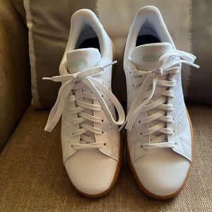Adidas Advantage 2.0 Lace Up Sneakers 
Size 8.5